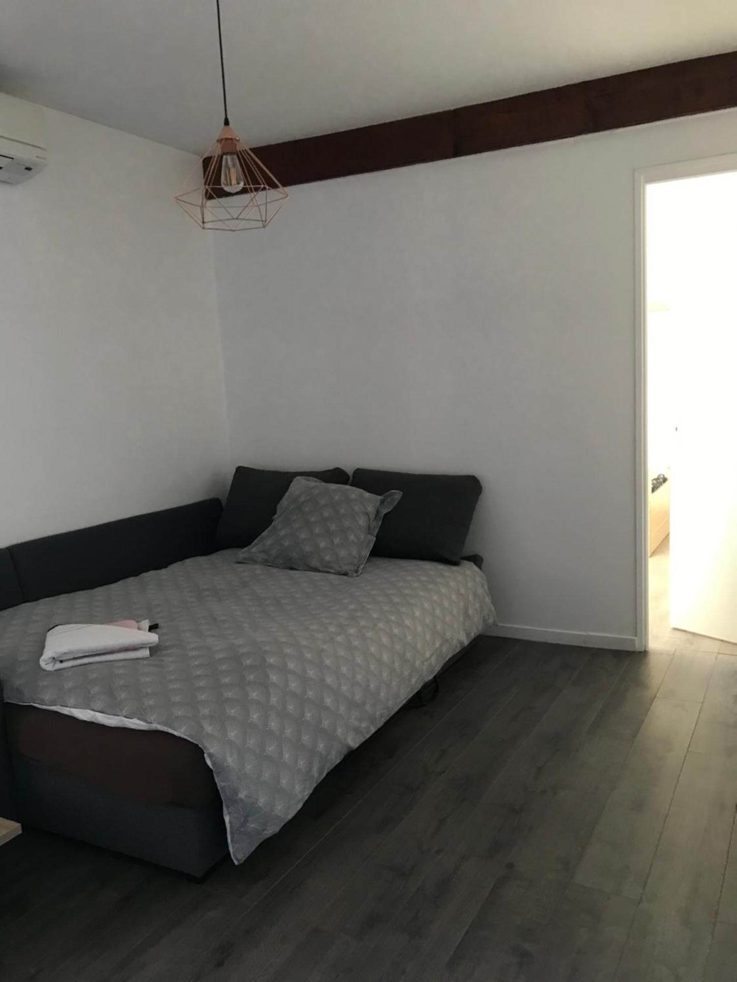 Appartement Dans Maison Brié-et-Angonnes Exterior foto
